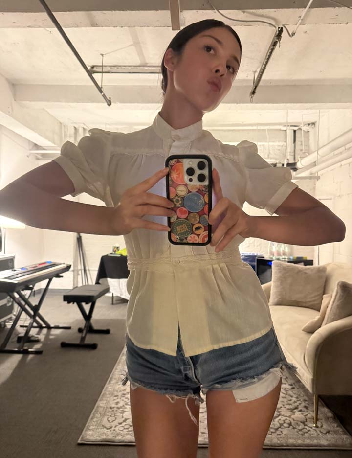 Olivia Rodrigo Daisy Wild Phone Case