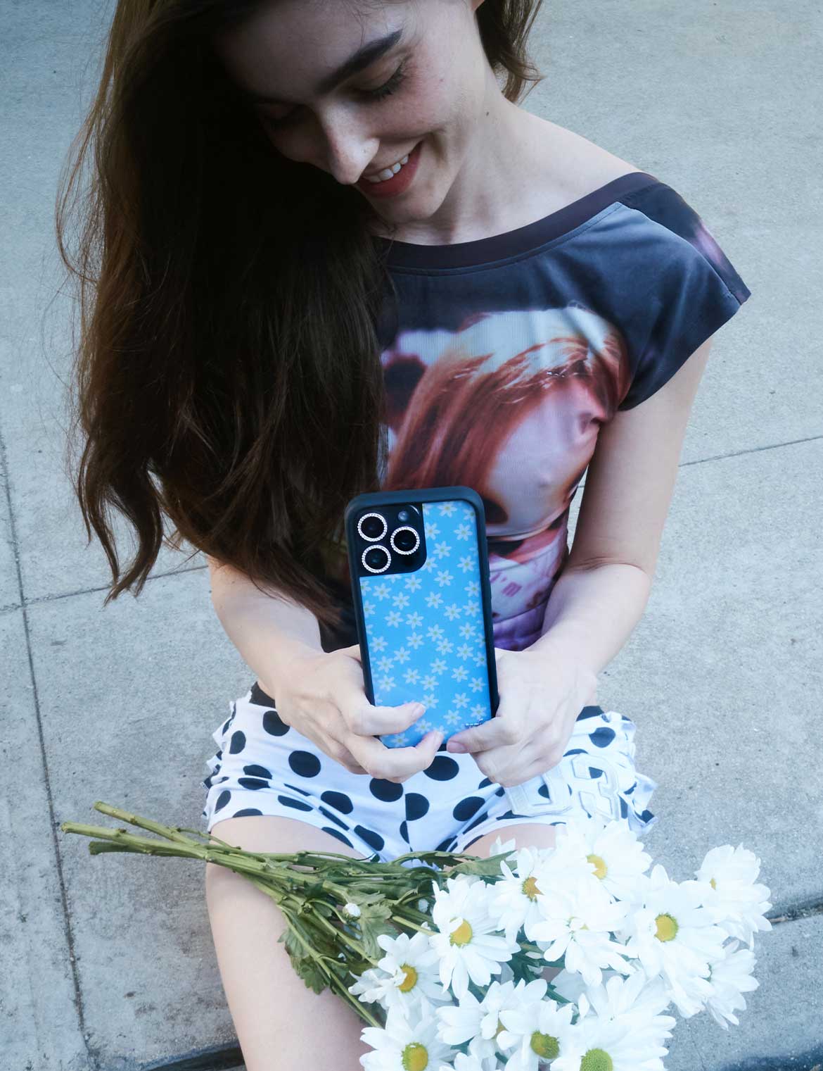 Lifestyle Image 01 Blue Daisy